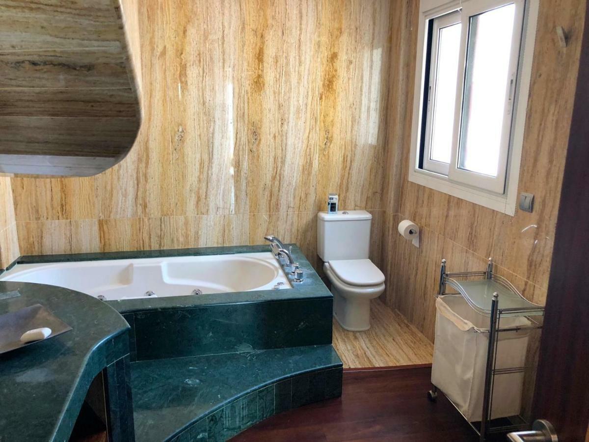 Atico-Duplex Primera Linea De Playa En El Centro De Estepona Dış mekan fotoğraf