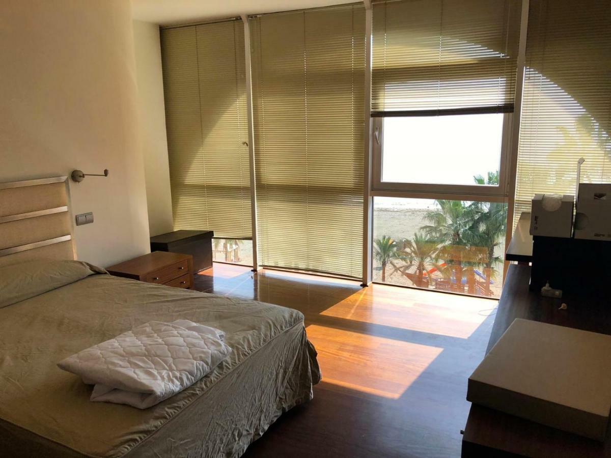 Atico-Duplex Primera Linea De Playa En El Centro De Estepona Dış mekan fotoğraf