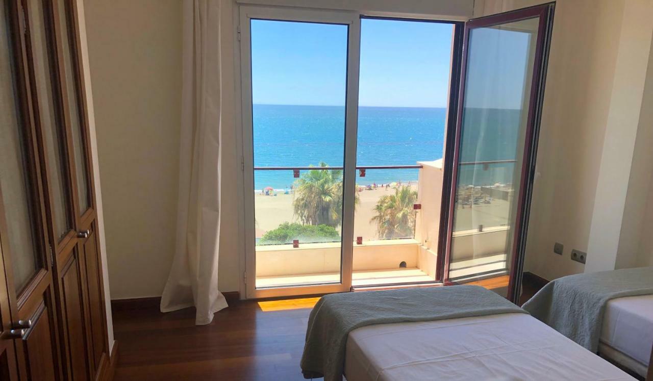 Atico-Duplex Primera Linea De Playa En El Centro De Estepona Dış mekan fotoğraf